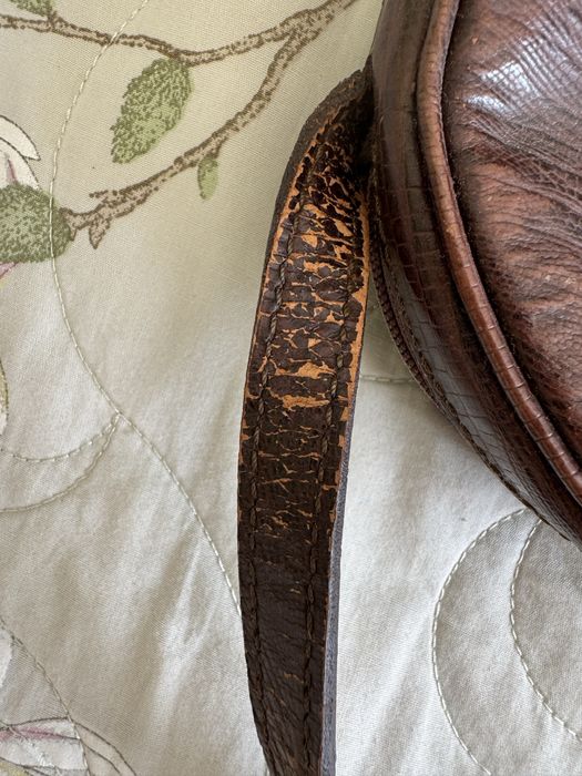 Bolsinha redonda couro