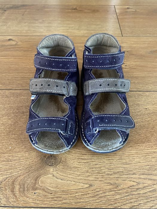 Sandałki/ kapcie Adamki rozmiar 27
