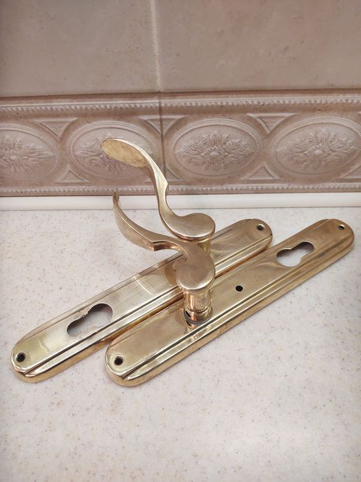 Ручки для мебели и дверей.