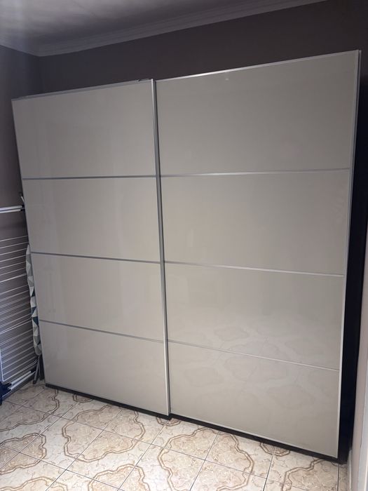 Duża używana szafa