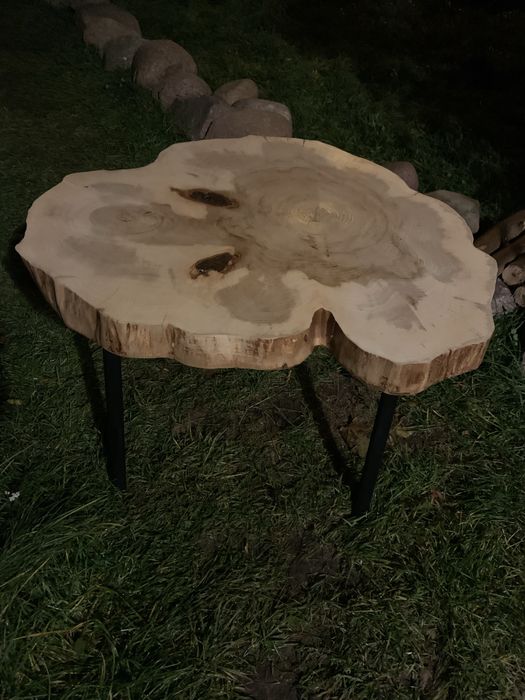 Stoliki z plastrów  drewna  grabu