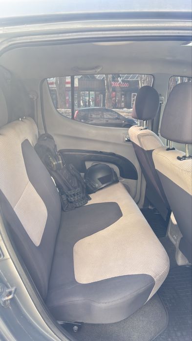 Mitsubishi L200 2010 рік