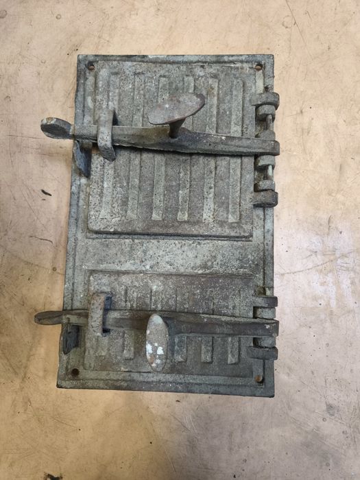 Двері для груби.