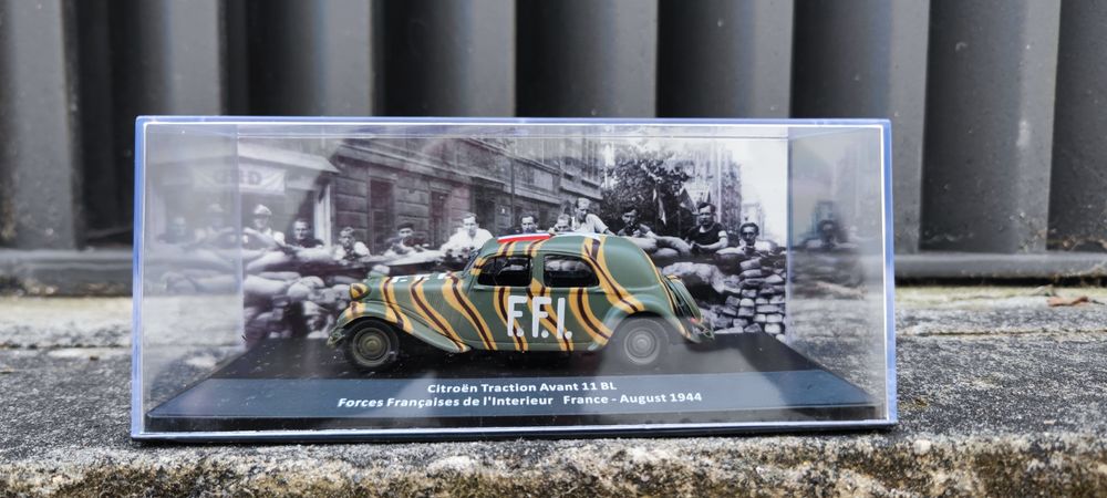 Citroën traction Avant 1/43 Miniatura