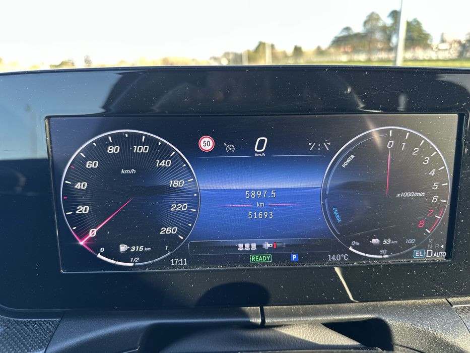 Mercedes C300e station 2023