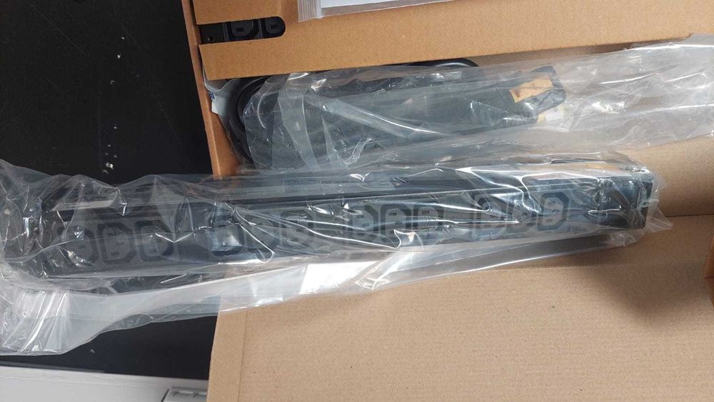 APC Basic Rack PDU 16A - 2 x 12 tomada(s) CA 0U/1U Preto (NOVO)