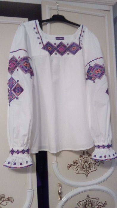 розкішна нова жіноча вишиванка SVARGA
