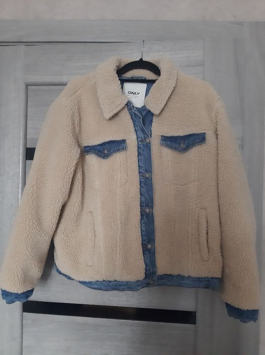 Джинсова куртка.