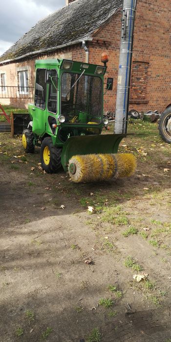 Zamiatarka odśnieżarka maszyna wielo funkcyjna