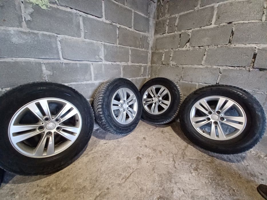 Продам літні та зимові колеса без дисків 215.70.р16 бу