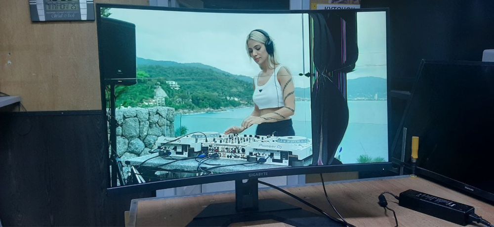 Монитор Gigabyte G32QC