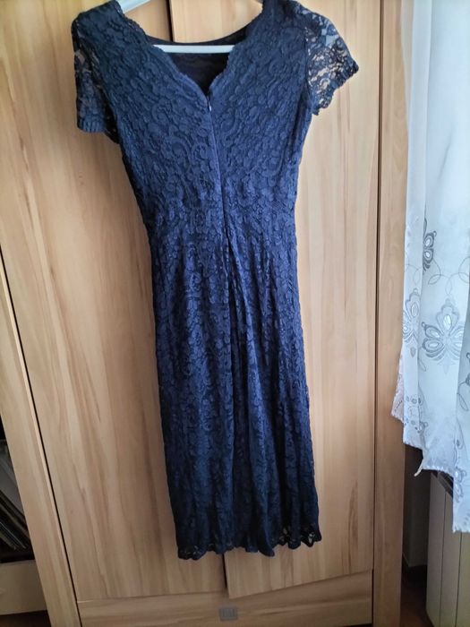 Przepiękna elegancka koronkowa sukienka 36