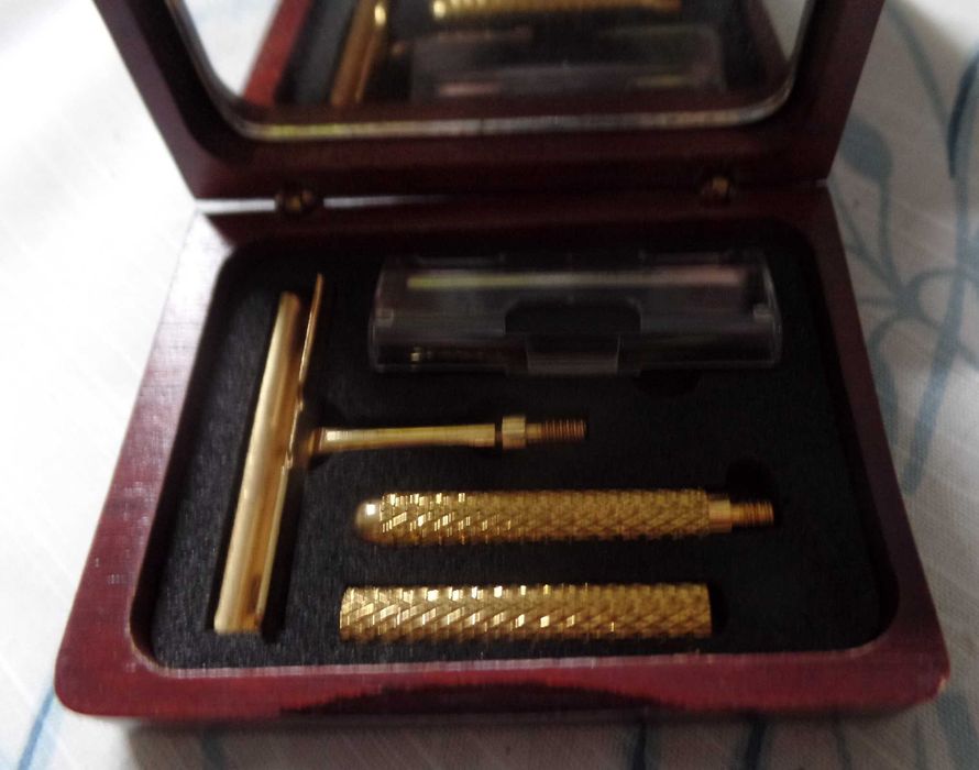 Estojo de viagem com Gillette (69)