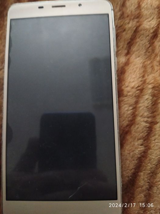 Продам смартфон leagoo  m5+