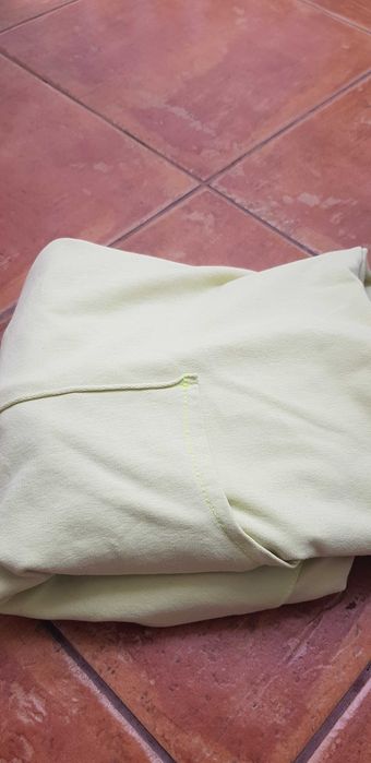 Bluza z kapturem i wyciecia na ramionach S/M
