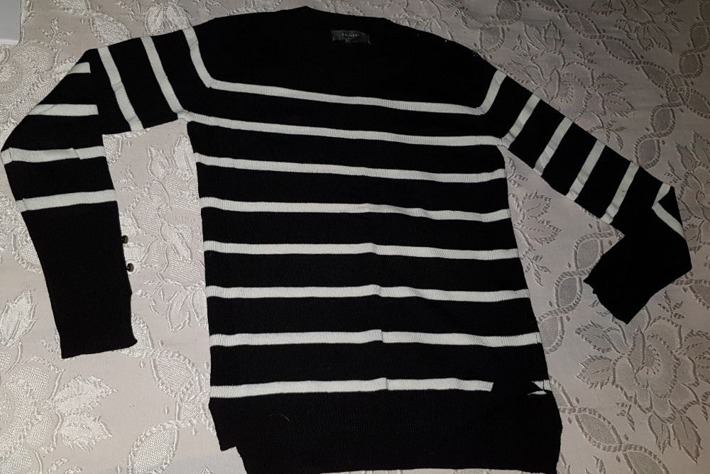 Camisola preta e branca com riscas - tamanho S