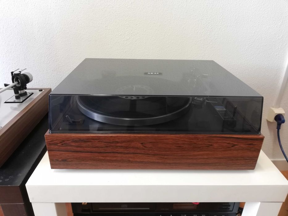vendo gira discos AKAI AP004