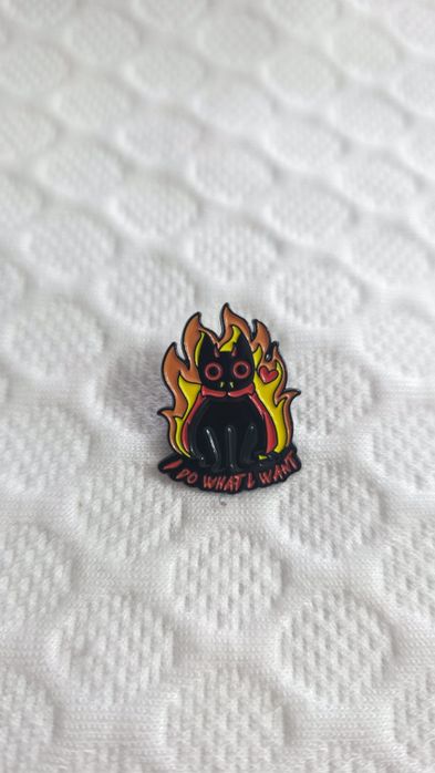 Czarna Przypinka wpinka pin broszka kot  alternative y2k