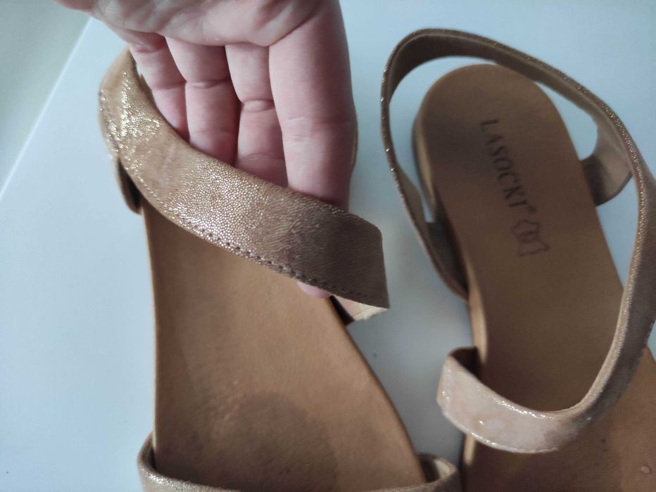 Skórzane sandały Lasocki złote, rozmiar 39