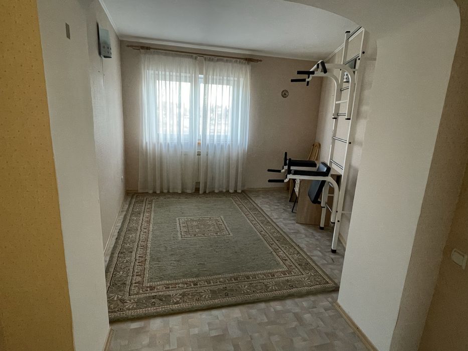 Квартира 4 кімнатна з меблями