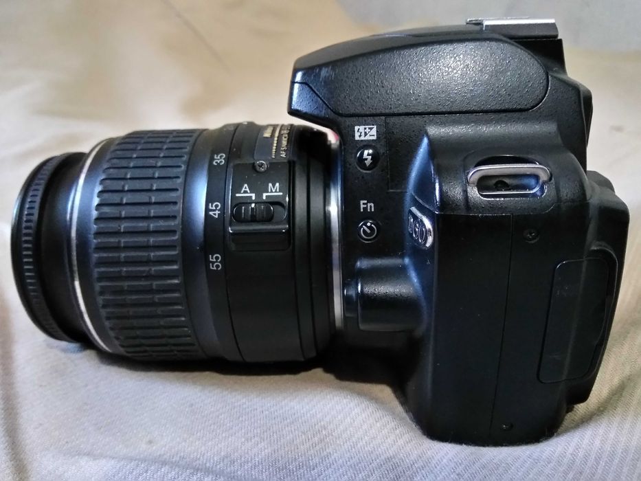Продам фотоапарат Nikon D60