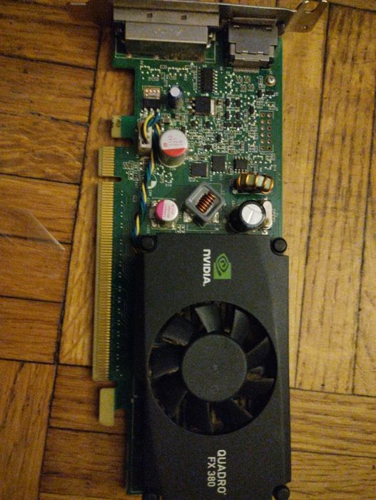 Karta graficzna quadro FX 380 display port