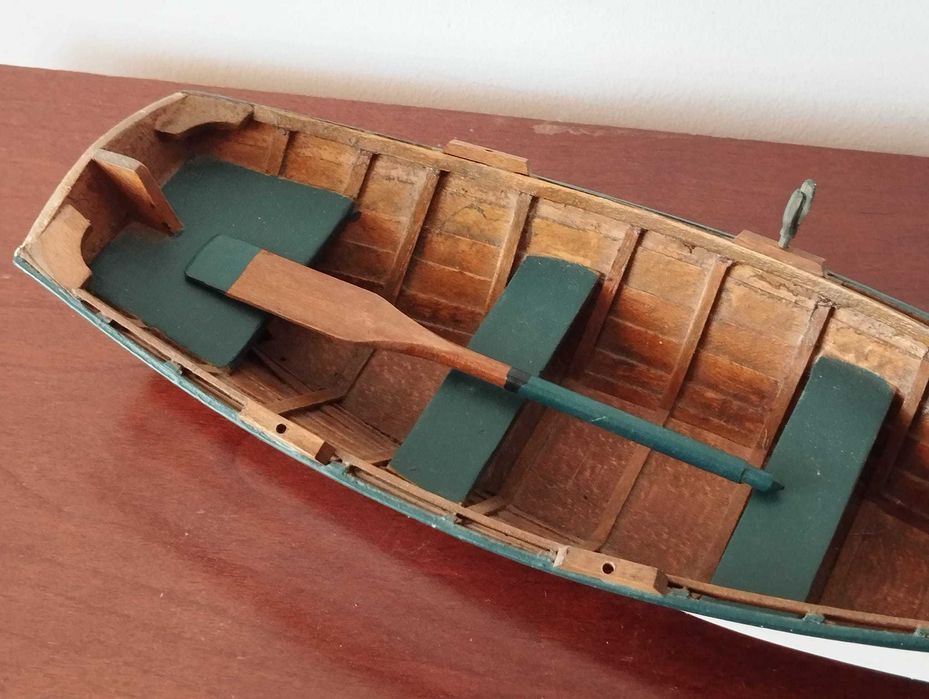 Canoa Barcaça em Madeira