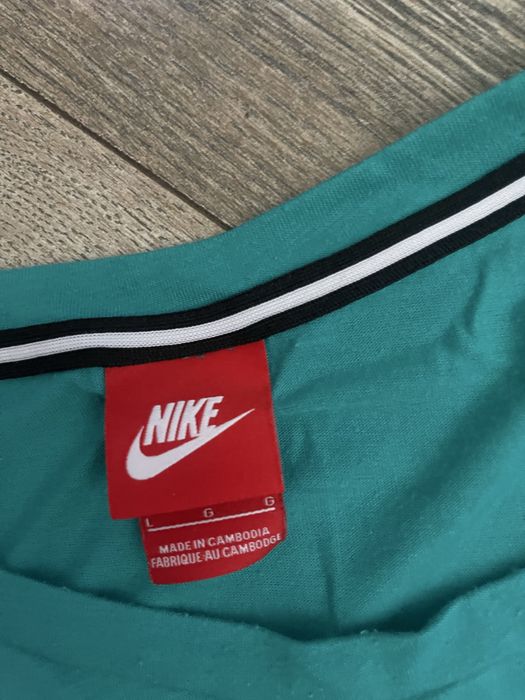 Футболка женская NIKE