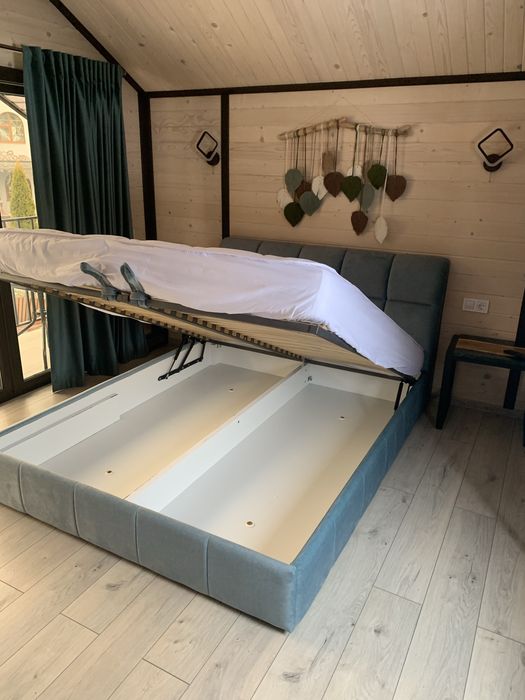 Продається двохспальне ліжко