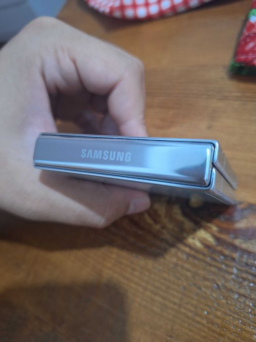 Samsung Z flip 5 256GB