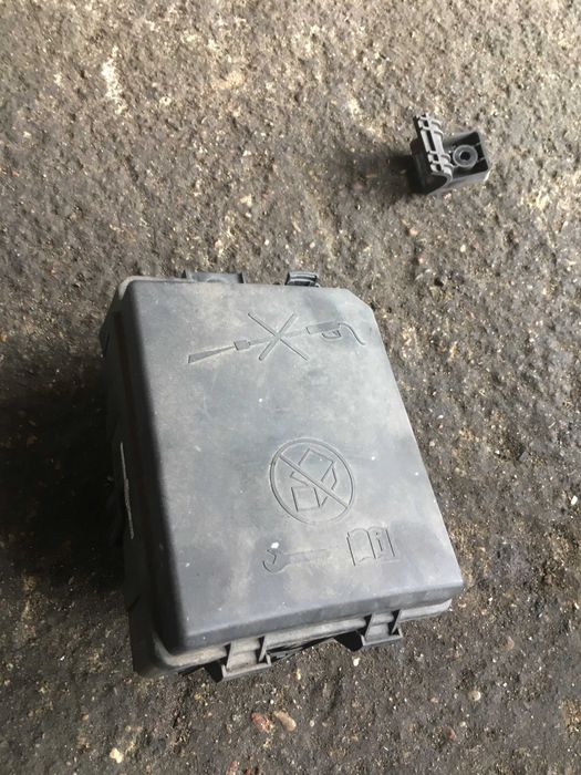 Opel MOKKA Puszka Skrzynka bezpieczników Kompletna