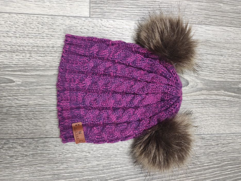 Милая весенняя демисезонная шапка с бубонами hi gear 4-6лет
