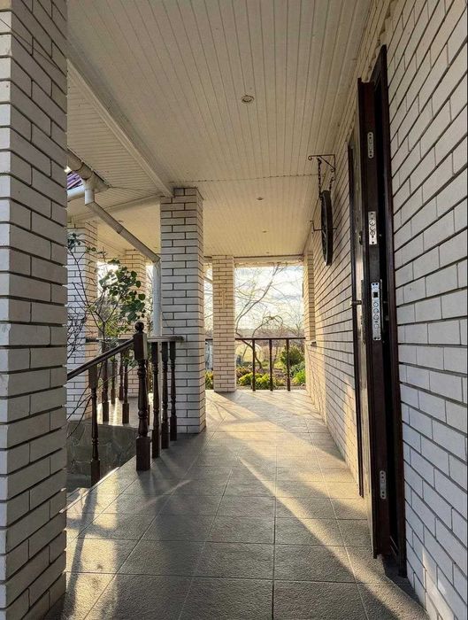 Продається 2-поверховий будинок, 200 м2, 47 соток, с. Гостролуччя