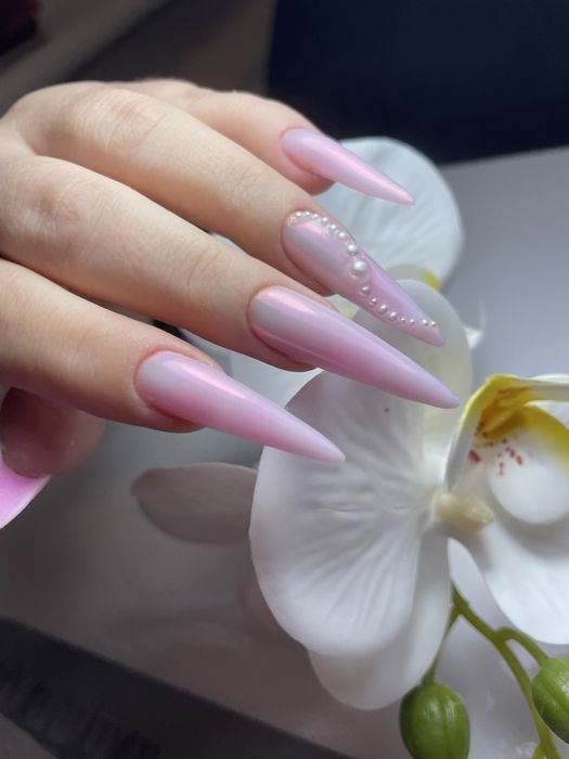 Послуги манікюру, нарощування , чистка