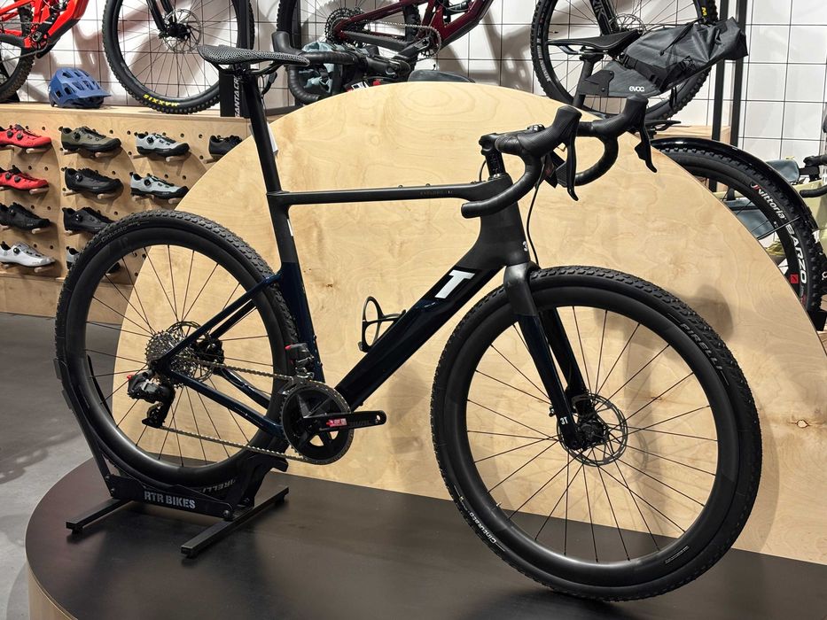 Aero Gravel 3T Racemax Italia, karbonowe koła, Sram Rival