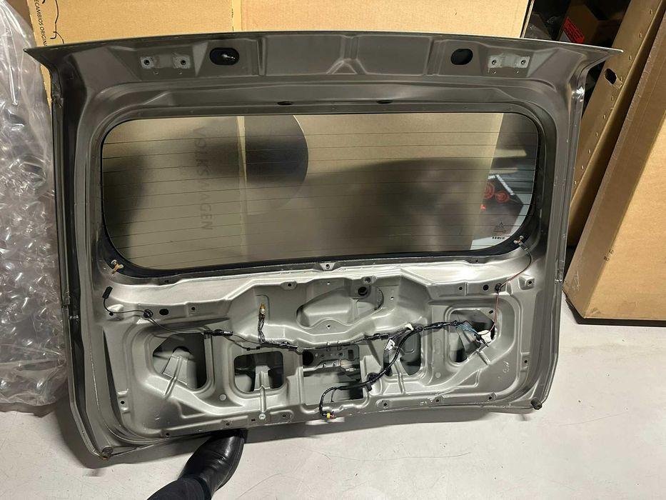 Кришка багажника Mitsubishi Colt 2008 зі склом