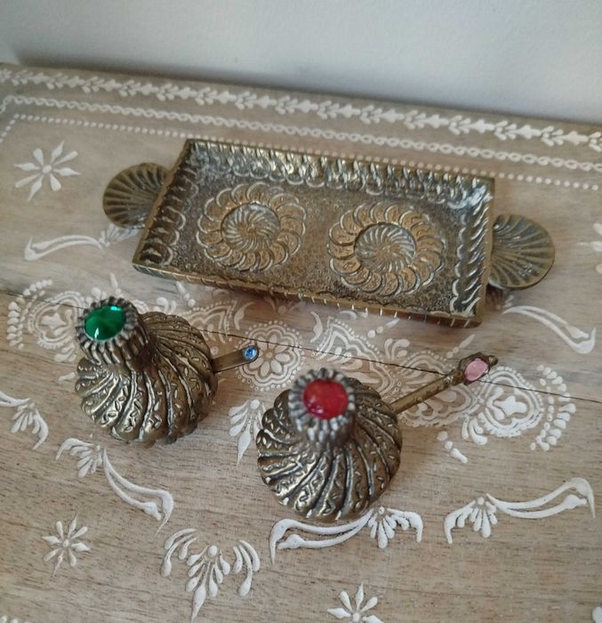 Antigo e invulgar Conjunto de Saleiro e Pimenteiro