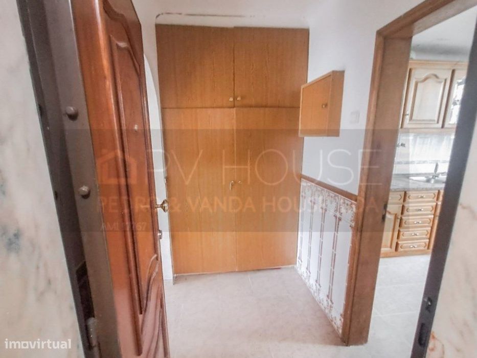 Apartamento T2 Benfica Rua Actriz Maria Matos n15 R/c