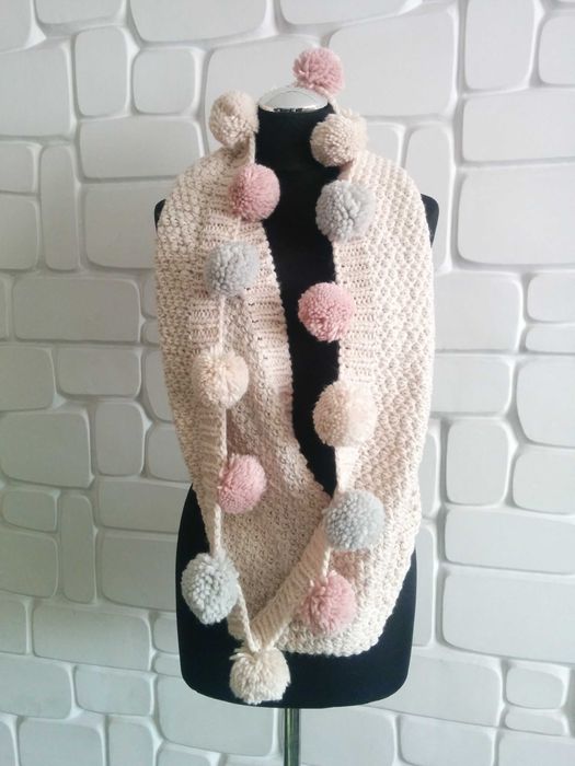 NOWY szalik z pomponami KOMIN