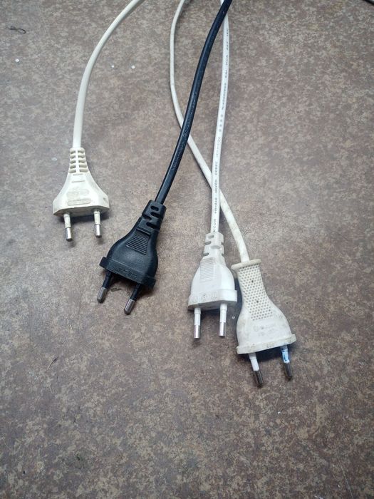 Przewody, kable z wtyczkami.