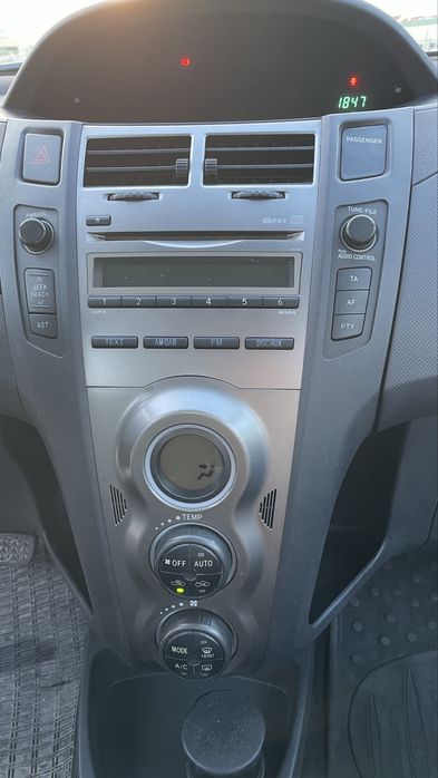 Toyota Yaris 2010 - Nacional e Cx Automática