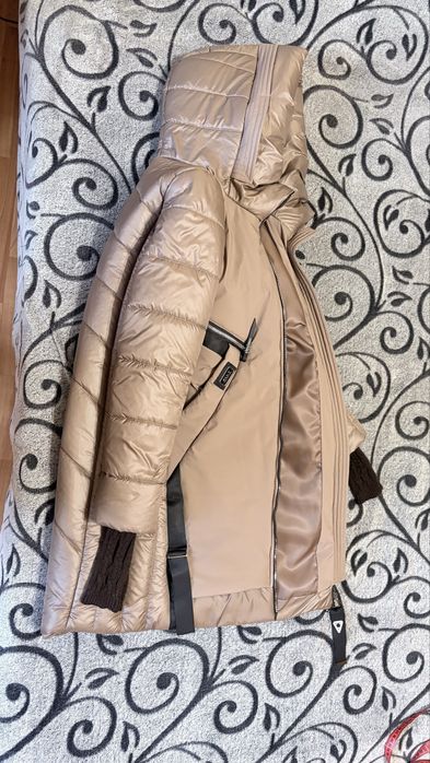 Зимова куртка жіноча з капюшоном 42-44р.