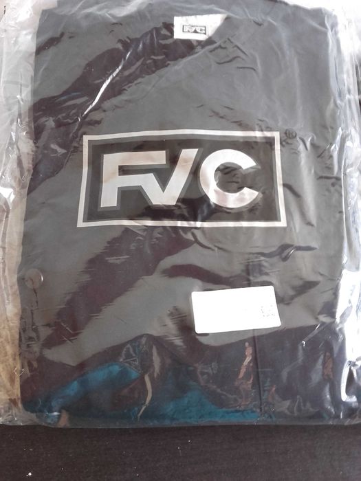 calçado e roupa nova para  cozinheiro/a