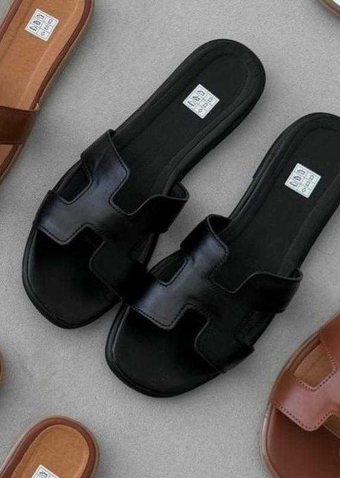 Шльопанці в стилі гермес чорні 37 розмір шкіряні