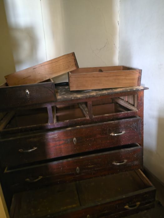 Dá-se. Móveis antigos para restauro