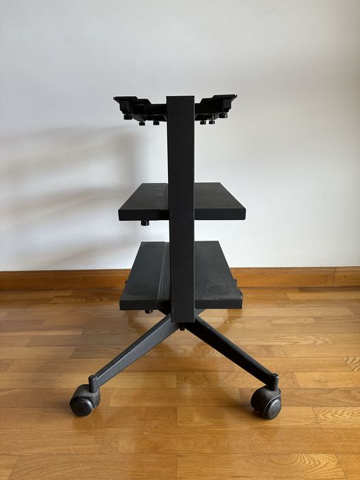 Movel Tv / HiFi ajustavel e com rodas