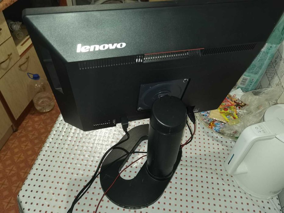 Моноблок Lenovo M73z Компьютер в монит. 20`FHD CoreI5-4590/8Gb/250GSsd