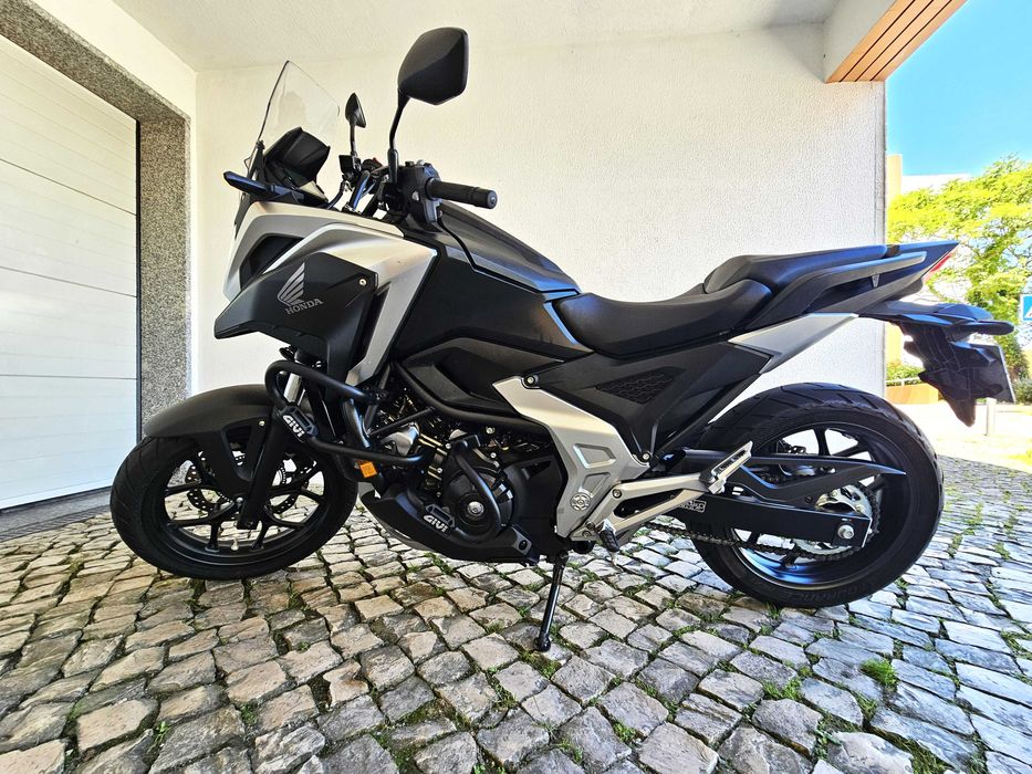 Honda NC 750 X DCT de 2022 com apenas 11.200 kms, impecável