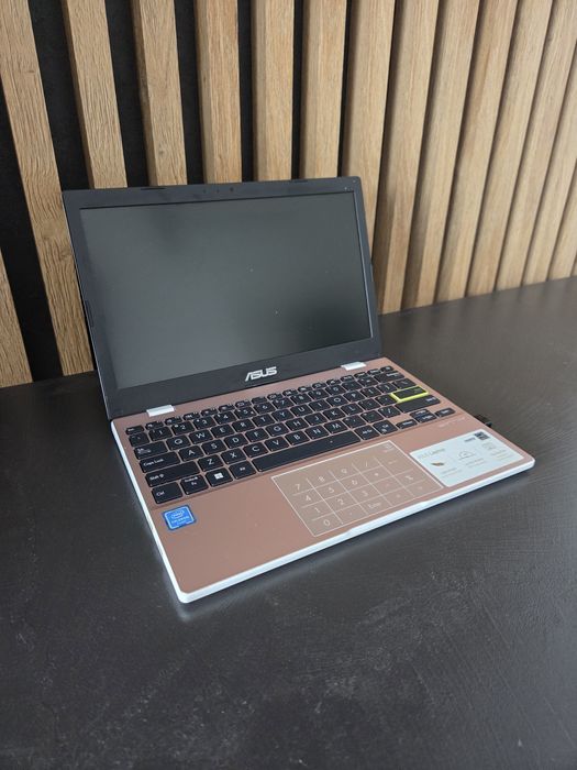 Laptop Asus SonicMaster E210M