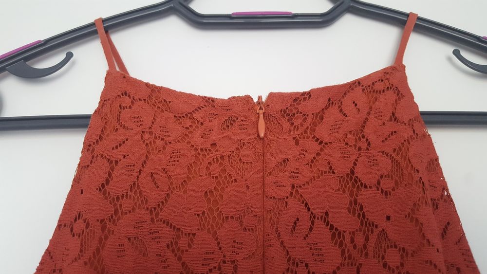 Sukienka koronkowa ruda elegancka i na co dzień